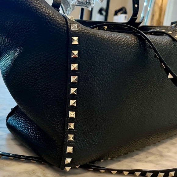 Valentino Garavani Rockstud Tote - Picture 13 of 14
